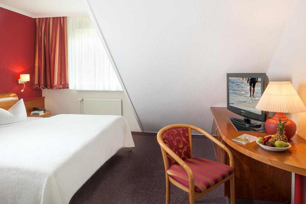 Strandhotel Eldena Goehren  Exteriör bild